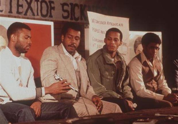 علت صدور فرمان امام برای آزادی گروگان‌های زن امریکایی و سیاه‌پوستان چه بود؟