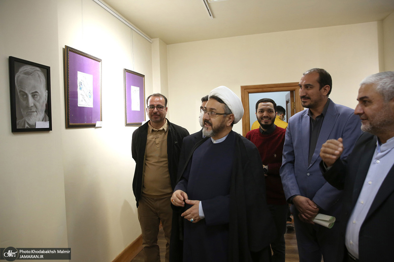 بازدید رئیس موسسه تنظیم و نشر آثار امام خمینی (س) از نمایشگاه عکس «امام دل‌ها‎»  و گذر فرهنگی هفته بر آستان آفتاب