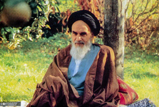 امام خمینی: روز(ولادت رسول اکرم«ص») روز نویدى است که بشر را نوید داد به استقامت و راهنمایى به صراط مستقیم انسانیت