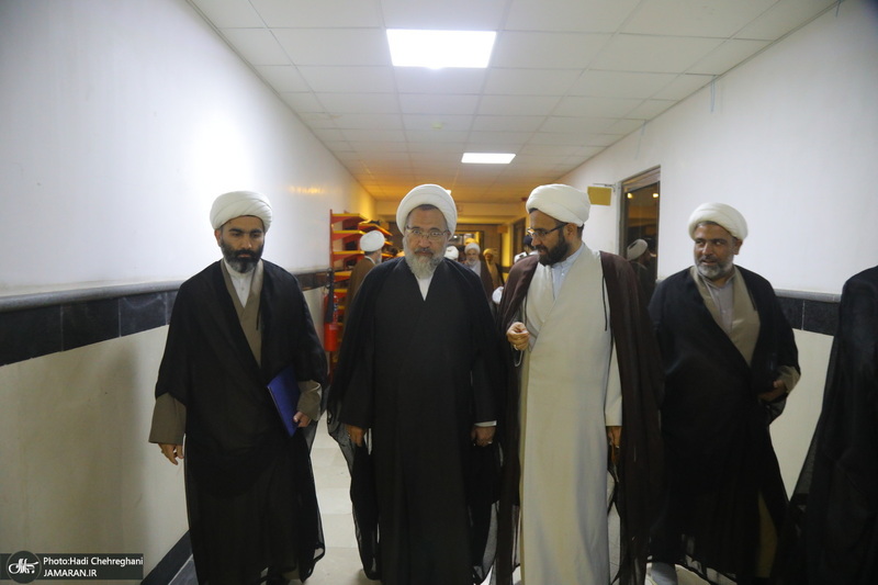 مراسم روز معلم و تجلیل از اساتید حوزوی در مجتمع آموزشی پژوهشی ائمه اطهار (ع)‎