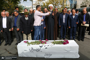 آیین بدرقه استاد محمدعلی اسلامی ندوشن در روزنامه اطلاعات