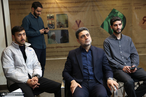 بازدید رئیس موسسه تنظیم و نشر آثار امام خمینی(س) از نمایشگاه خط خون