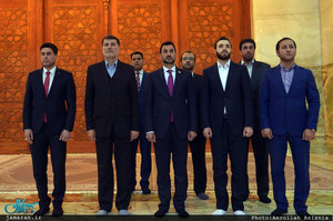 ادای احترام وزیر ورزش عراق نسبت به امام خمینی(س)