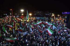 هفتادمین اجتماع پر شور مردم در میدان انقلاب