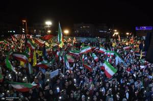 هفتادمین اجتماع پر شور مردم در میدان انقلاب