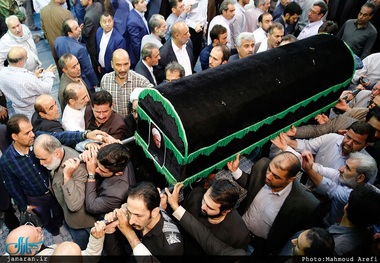 پیکر روحانی مبارز انقلاب در حرم امام راحل به خاک سپرده شد