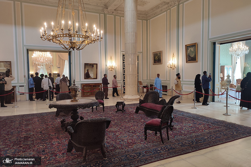 بازدید میهمانان خارجی بزرگداشت امام از کاخ سعد آباد