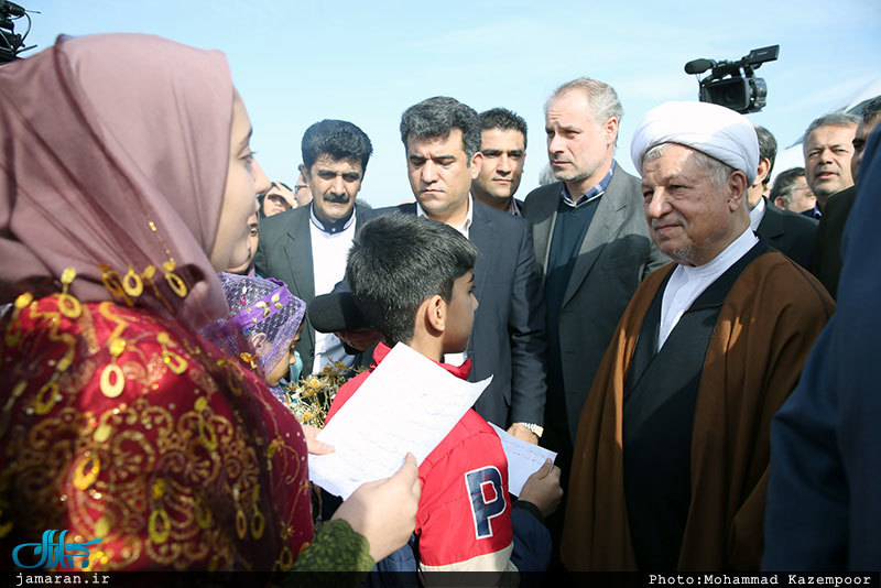 بازدیدهای آیت‌الله هاشمی رفسنجانی از پروژه‌های نفت و پتروشیمی در جزیره خارک