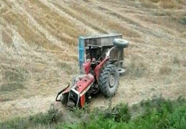 تراکتور جان جوان کشاورز را گرفت