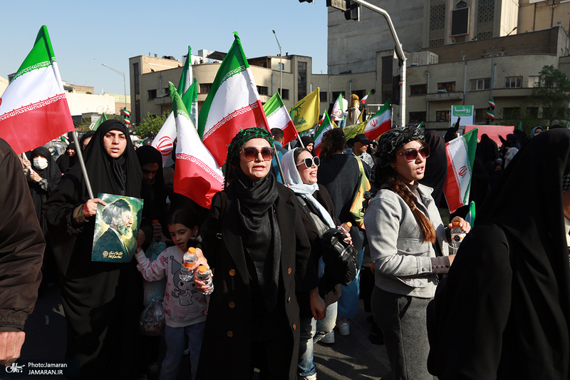 راهپیمایی دختران «جان‌فدای ایران» -۱