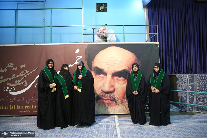 ادای احترام جمعی از موکب داران عراقی نسبت به مقام شامخ حضرت امام(س)