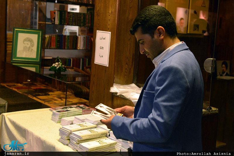 بازدید جمعی از کار کنان حرم امام(س) از حسینیه جماران