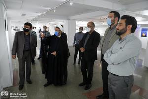 بازديد سرپرست موسسه تنظیم نشر آثار امام خمینی(س) از نمايشگاه عکس و نقاشی حوزه هنری