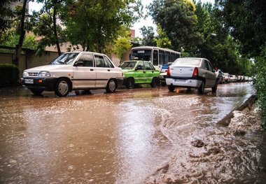 دستگاه های امدادی قم برای مقابله با آب گرفتگی آماده هستند