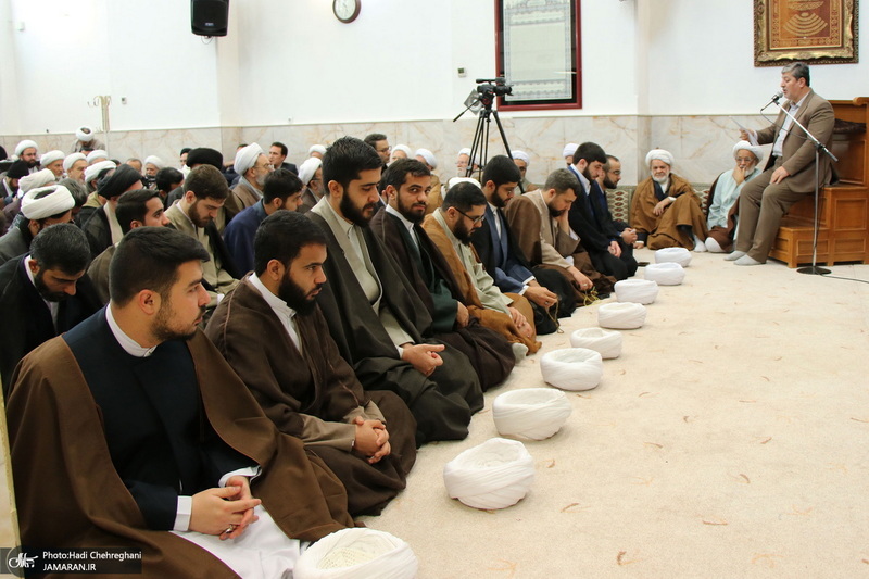 عمامه گذاری طلاب در روز عید مبعث توسط مراجع عظام تقلید‎‎