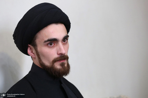 حضور سید احمد خمینی در منزل شهید مصطفی عزیزی در شهر بروجرد