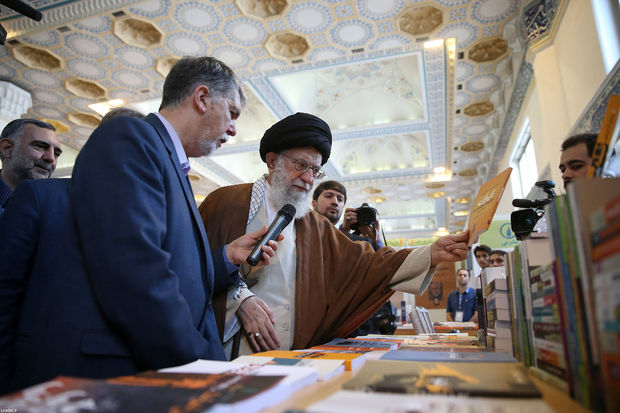 بازدید رهبر انقلاب از سی‌ویکمین نمایشگاه بین‌المللی کتاب تهران