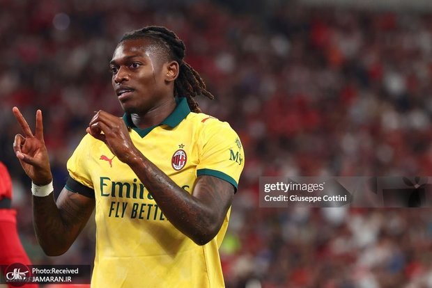 عکس| ادای احترام بازیکن میلان به هموطن فقیدش