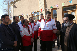 بازدید رئیس جمعیت هلال‌احمر  از بیت تاریخی حضرت امام در خمین