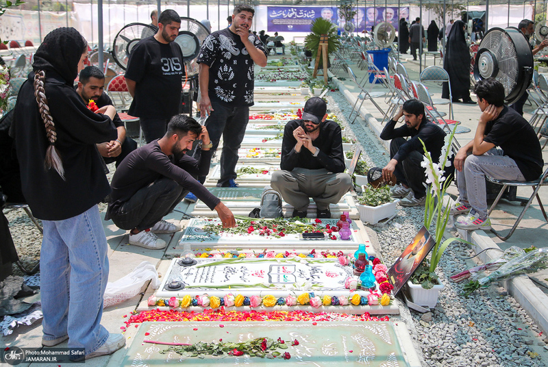 مراسم چهلمین روز شهدای جنگ تحمیلی ۱۲ روزه در قطعه 42 بهشت زهرا (س)