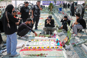 مراسم چهلمین روز شهدای جنگ تحمیلی ۱۲ روزه در قطعه 42 بهشت زهرا (س)