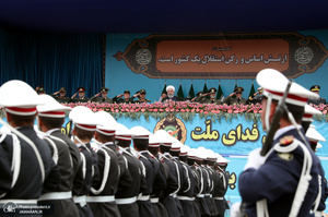 مراسم رژه روز ارتش در جوار حرم مطهر امام خمینی(س)