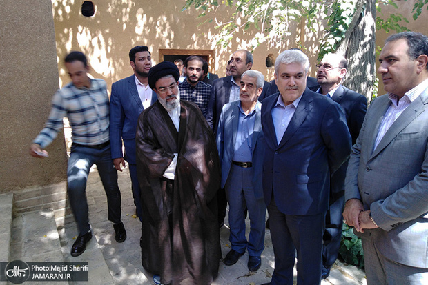 معاون علمی و فناوری رئیس جمهور از بیت و زادگاه حضرت امام خمینی دیدار کرد + تصاویر