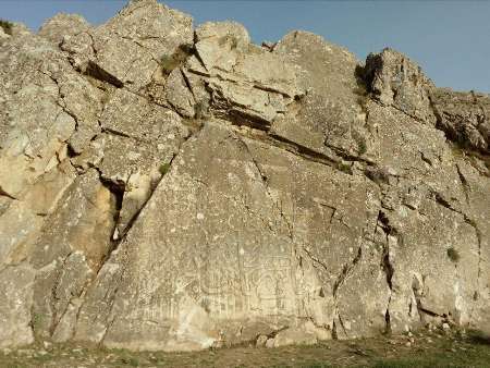 کتیبه آقاجان بلاغی در آستانه مرمت  انجمن حفظ آثارملی اسدآباد فعال شد