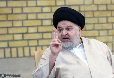 نماینده آیت‌الله‌ العظمی سیستانی: هر مذهبی، «بانوان» و «نسل جوان» را نادیده بگیرد، آینده خود را تخریب کرده/ دنیای امروز دنیای رسانه است و همه در معرض دید جهانیان هستیم؛ اگر ضعف و کاستی و بی تدبیری از ما بروز کند، آثار آن متوجه حیثیت اسلام و تشیع خواهد شد