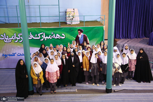 بازدید اقشار مختلف مردم از بیت امام خمینی (س) در جماران-2