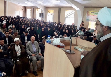 معلمان باید در جایگاه بالاتری در جامعه قرار گیرند