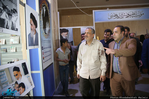 بازدید احمد مسجد جامعی از نمایشگاه عطر یاس در حرم مطهر امام خمینی (س)  /1