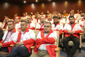 دیدار رییس و امدادگران جمعیت هلال احمر با سید حسن خمینی