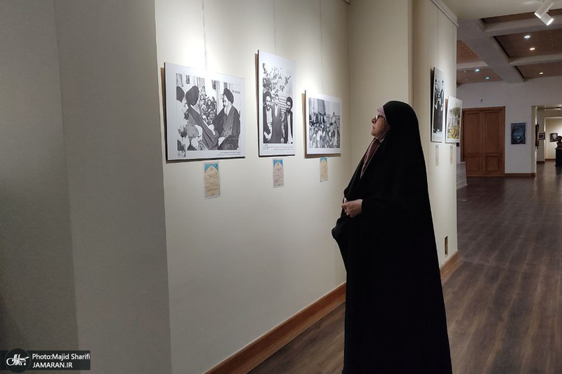 حضور اقشار مختلف مردم به مناسبت دهه فجر در بیت تاریخی امام خمینی (س)