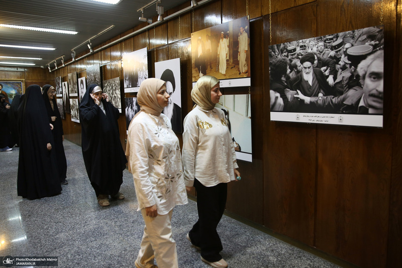 بازدید جمعی از دانشجویان کشور عراق از بیت امام خمینی درجماران