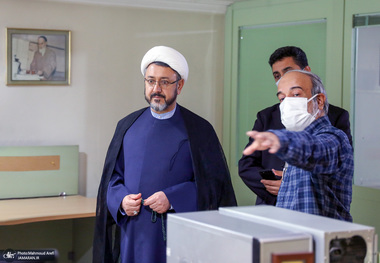 بازدید رئیس و معاونین موسسه تنظیم و نشر آثار امام خمینی (س) از موسسه جماران