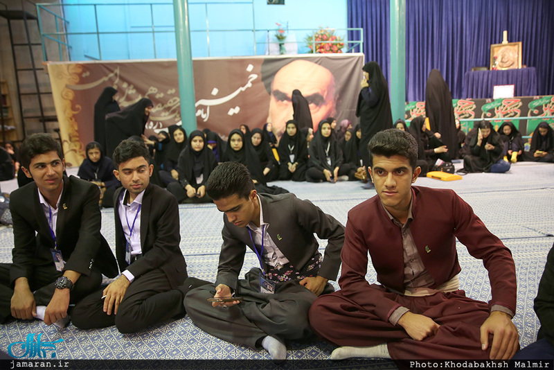تجدید میثاق نمایندگان نهمین دوره مجلس دانش آموزی با آرمانهای امام راحل (ره)