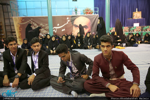 تجدید میثاق نمایندگان نهمین دوره مجلس دانش آموزی با آرمانهای امام راحل (ره)
