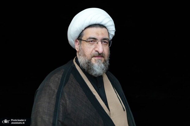 امام جمعه تبریز: محتوای اکثر برنامه‌های صدا و سیما یکسان و تکراری است/ آیا همه شبکه ها برای صدا و سیما نیاز است؟ آیا برای همه این شبکه ها محتوای مفید تامین می‌شود؟ صداوسیما نمی‌تواند همه مردم را راضی نگه دارد