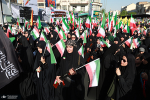 راهپیمایی دختران «جان‌فدای ایران»- ۲