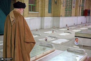 حضور رهبر معظم انقلاب در حرم مطهر حضرت امام خمینی