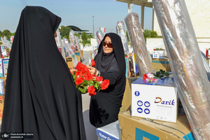 مراسم اهدای 1000سری جهیزیه به نوعروسان در جوار حرم امام خمینی(س)