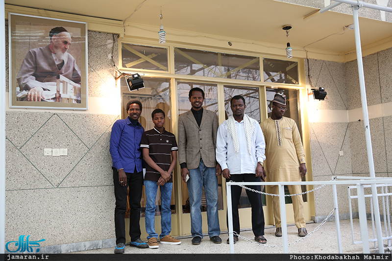 بازدید جمعی از شیعیان کشور نیجریه از بیت امام خمینی (س) در جماران