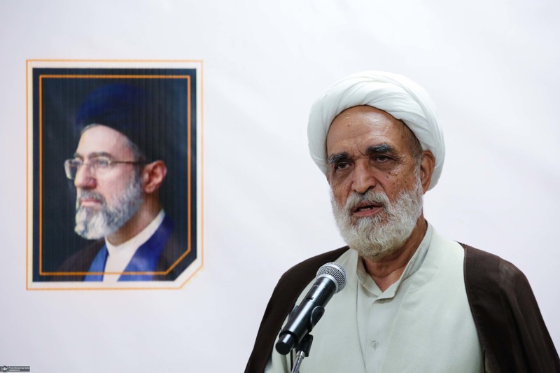 آئین رو نمایی از نسخه چاپی زیارت عاشورا طوماری