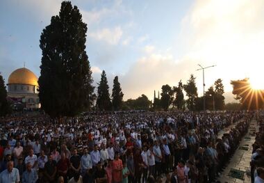 بیش از 120 هزار فلسطینی در مسجدالاقصی نماز عید فطر را اقامه کردند