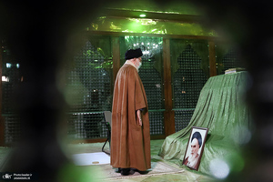 حضور رهبر معظم انقلاب در حرم مطهر حضرت امام خمینی(س)