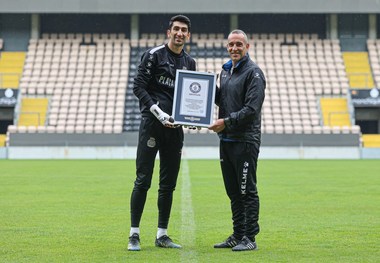 پرتاب دست بیرانوند در گینس ثبت شد + فیلم و عکس