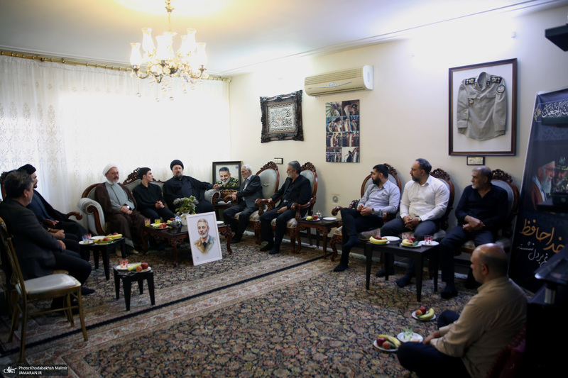 حضور آیت الله سید حسن خمینی در منزل شهید سرلشگر سید عبدالرحیم موسوی