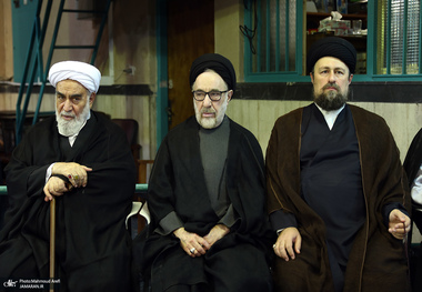 مراسم تشییع آیت الله حسن صانعی (ره) از حسینیه جماران - 1