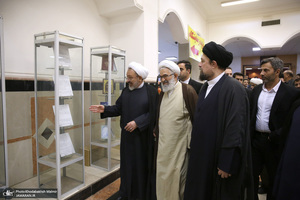 بازدید آیت الله نور مفید از نمایشگاه وکلای شرعی امام خمینی (س)